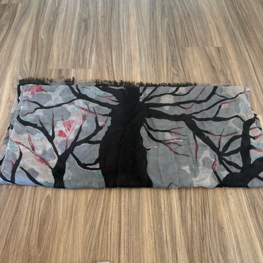 100% Cashmere Scarf with Tree Design - Picture 2 of 9
